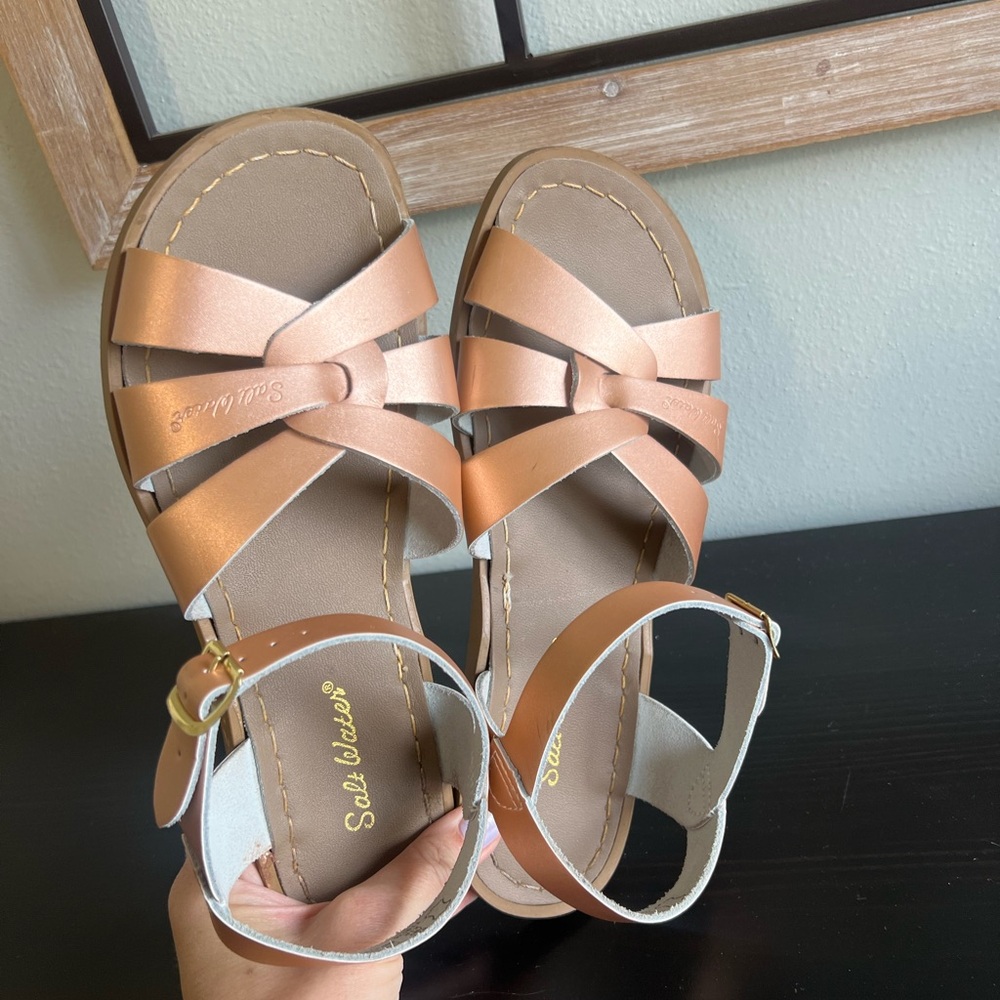 Salt Water Rose Gold Women’s Sandals size 9 - EUC!!